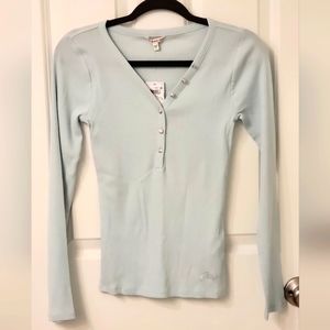 Guess Long Sleeve V-Neck Logo Henley Tee